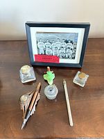 Overview of all desk accessories with framed photo