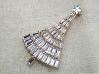 Front view of rhinestone Christmas tree brooch