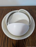 Stacked view of large and small bowls