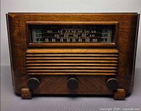 Front view of CGE KL-500 radio showing dial, grille and knobs