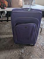 Front view showing color, front pockets and logo