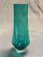 Full frontal view of teal Riihimäen Lasi vase