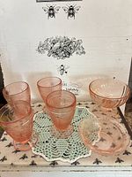 Entire lot with four glasses, compote bowl, shallow bowl