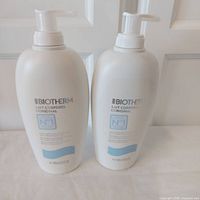 Front view of two Biotherm Lait Corporel 400 ml pump bottles