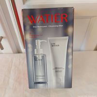 Front of boxed Lise Watier Cleansing Duo kit