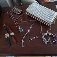 Overview of clutch and all jewelry items on table