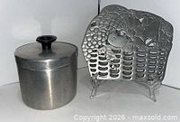 Grease jar and trivet front view