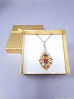 Pendant necklace in presentation box