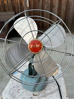 Front view of Zero desk fan