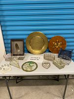 overview of all decorative items on table