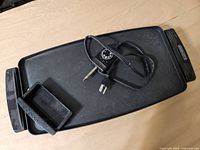 Top view of Black+Decker griddle with grease tray and temperature probe