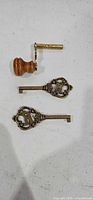Top view of winding handle and two ornate keys