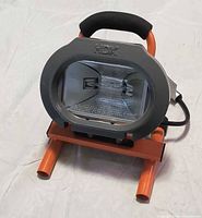 Front view of HDX halogen work light on stand