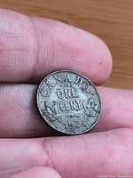 Reverse side showing date 1933, ONE CENT CANADA, maple leaves