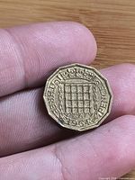 Reverse of 1964 British threepence showing crowned portcullis and date