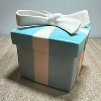 Front view of Tiffany Blue porcelain trinket box with white bow lid