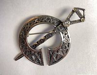 Front view showing Celtic design and three CZ stones