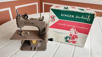 Singer model 20 Sewhandy child’s sewing machine with original box