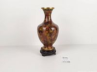 Full view of vase on stand