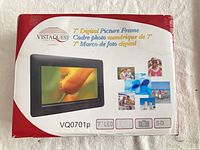 Box front showing VistaQuest VQ0701p 7" Digital Picture Frame and features