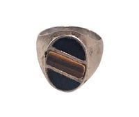 Front view showing tiger eye and onyx inlay on signet face