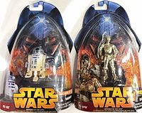 Front view of both sealed R2-D2 and C-3PO blister packs