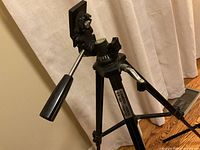 Black's BX-60 tripod head with handle and bubble level