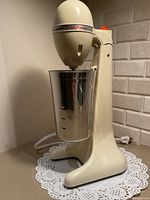 Side view of mixer with stainless steel cup attached