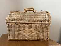 Front view of wicker basket closed