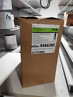 Front of box showing Halyard label with model 44662NS, size L, quantity 40