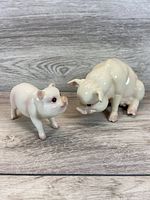 Adult and piglet figurines side by side front view