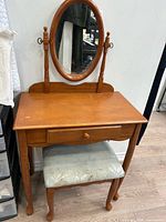 vanity and stool full view