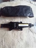 scissor jack and vinyl bag overview