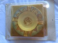 Front view shows ashtray graphics and original packaging