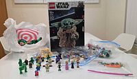 Lot overview with Star Wars box, loose bagged pieces, minifigures arrayed