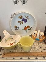 Full lot view showing pie dish, gravy separator, yellow bowl, chick shakers