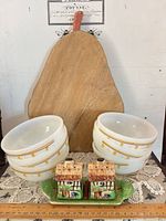 All items overview – stacked bowls, shakers on tray