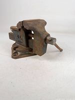 Right side view of GL 3.5" swivel bench vise