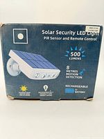 Front of retail box showing product image, specifications 500 lumens, solar panel, PIR sensor