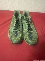 Top view of both Nike Air Max Triax 96 shoes