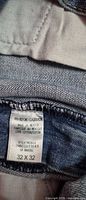 Interior size and fabric content label showing 32x32, 100% cotton, made in Mexico