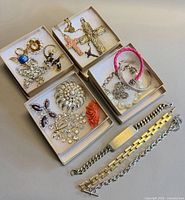 overview of all jewelry in boxes and loose