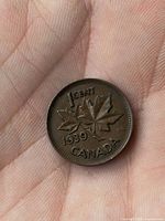 Reverse side with maple leaves and date 1939 visible