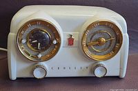 Front view of Crosley D-25 clock radio showing entire unit