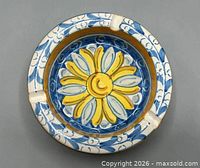 top view showing complete design, notches, diameter