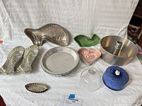 Group shot of all bakeware pieces