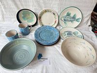 Full lot overview showing all bowls, plates and mugs