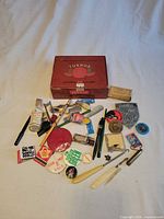 Overview of all items spread around red Tueros cigar box