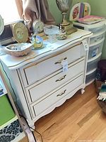 Full view of dresser front and sides