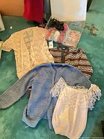 Overview of garments and accessories on floor